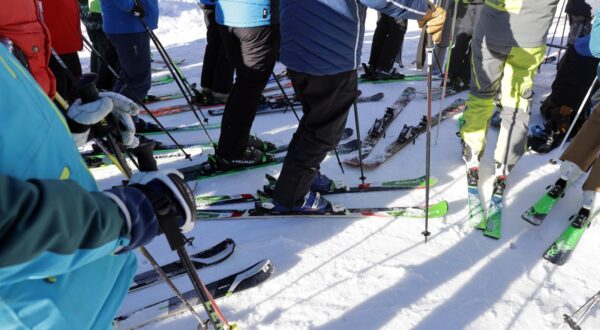 Slovenija, Krvavec , 27.12.2023,27. - Otvorenje skijaške sezone na skijalištu Krvavec i otvaranje nove 6 sjedežnice Zvoh Foto:Bobo *** Local Caption ***   Photo: Bobo/PIXSELL/F.A. BOBO