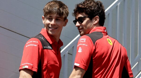 FILE PHOTO: Formula One F1 - Azerbaijan Grand Prix - Baku City Circuit, Baku, Azerbaijan - April 27, 2023 Ferrari's Charles Leclerc with his brother Arthur Leclerc ahead of the Grand Prix REUTERS/Leonhard Foeger/File Photo Photo: LEONHARD FOEGER/REUTERS