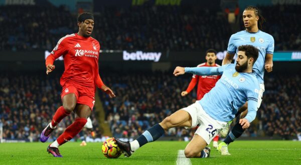 Soccer Football - Premier League - Manchester City v Nottingham Forest - Etihad Stadium, Manchester, Britain - December 4, 2024 Nottingham Forest's Anthony Elanga in action with Manchester City's Josko Gvardiol and Manchester City's Nathan Ake Action Images via Reuters/Andrew Boyers EDITORIAL USE ONLY. NO USE WITH UNAUTHORIZED AUDIO, VIDEO, DATA, FIXTURE LISTS, CLUB/LEAGUE LOGOS OR 'LIVE' SERVICES. ONLINE IN-MATCH USE LIMITED TO 120 IMAGES, NO VIDEO EMULATION. NO USE IN BETTING, GAMES OR SINGLE CLUB/LEAGUE/PLAYER PUBLICATIONS. PLEASE CONTACT YOUR ACCOUNT REPRESENTATIVE FOR FURTHER DETAILS.. Photo: Andrew Boyers/REUTERS