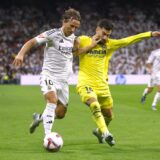 Soccer Football - LaLiga - Real Madrid v Villarreal - Santiago Bernabeu, Madrid, Spain - October 5, 2024 Real Madrid's Luka Modric in action with Villarreal's Alex Baena REUTERS/Susana Vera Photo: SUSANA VERA/REUTERS