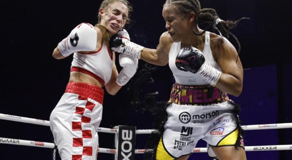 Boxing - Natasha Jonas v Ivana Habazin - IBF & WBC World Welterweight Titles - The Exhibition Centre Liverpool, Liverpool, Britain - December 14, 2024 Natasha Jonas in action against Ivana Habazin during their welterweight world titles fight Action Images via Reuters/Jason Cairnduff Photo: Jason Cairnduff/REUTERS