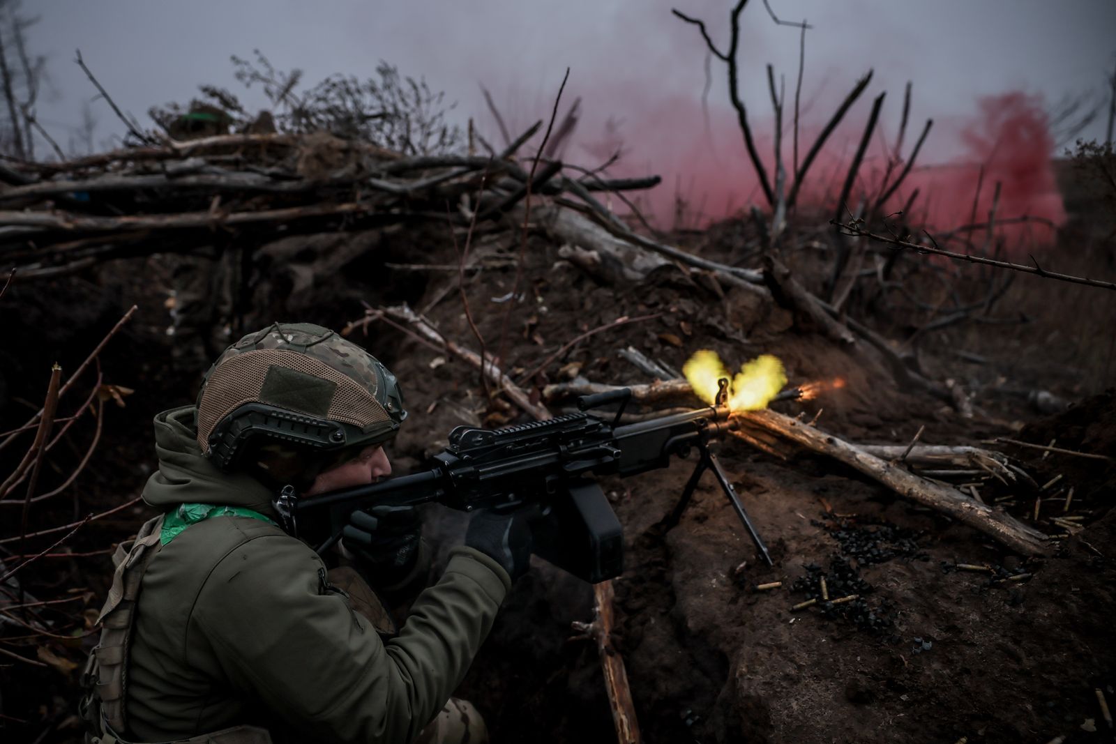 epa11751489 A handout photo made available by the press service of the Ukrainian Armed Forces's 24th Mechanized Brigade on 01 December 2024 shows a serviceman of the 24th Mechanized Brigade named after King Danylo firing a weapon during a drill at an undisclosed location in the Donetsk region, eastern Ukraine, 29 November 2024, amid the Russian invasion. Russian troops entered Ukrainian territory on 24 February 2022, starting a conflict that has provoked destruction and a humanitarian crisis.  EPA/24TH MECHANIZED BRIGADE PRESS SERVICE HANDOUT HANDOUT EDITORIAL USE ONLY/NO SALES