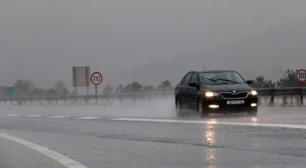 22.10.2021., Rijeka - Kisa i magla otezavaju promet na autocesti Rijeka-Zagreb i staroj cesti kroz Gorski kotar.
Photo: Goran Kovacic/PIXSELL Photo: Goran Kovacic/PIXSELL