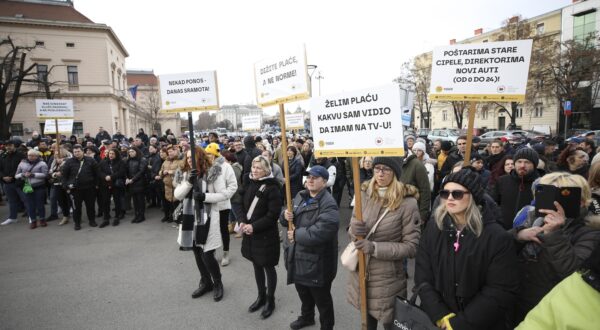 Zagreb, 08.12.2024 - Sindikat - Tiger, jedan od sindikata unutar Hrvatske pošte organizirao je prosvjed "Zajedno za veće plaće". 
foto HINA/ Lana SLIVAR DOMINIĆ/ lsd