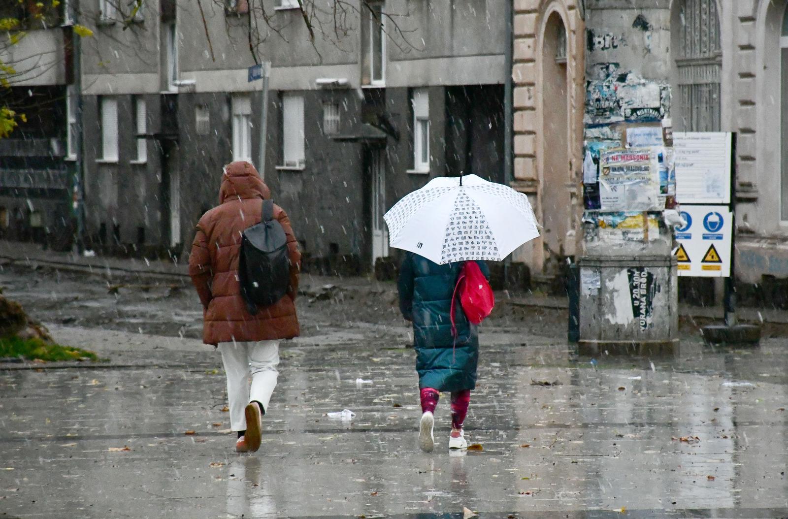 20.11.2024., Slavonski Brod - Naglo pogorsanje vremena uz jak vjetar i susnjezcu. Photo: Ivica Galovic/PIXSELL