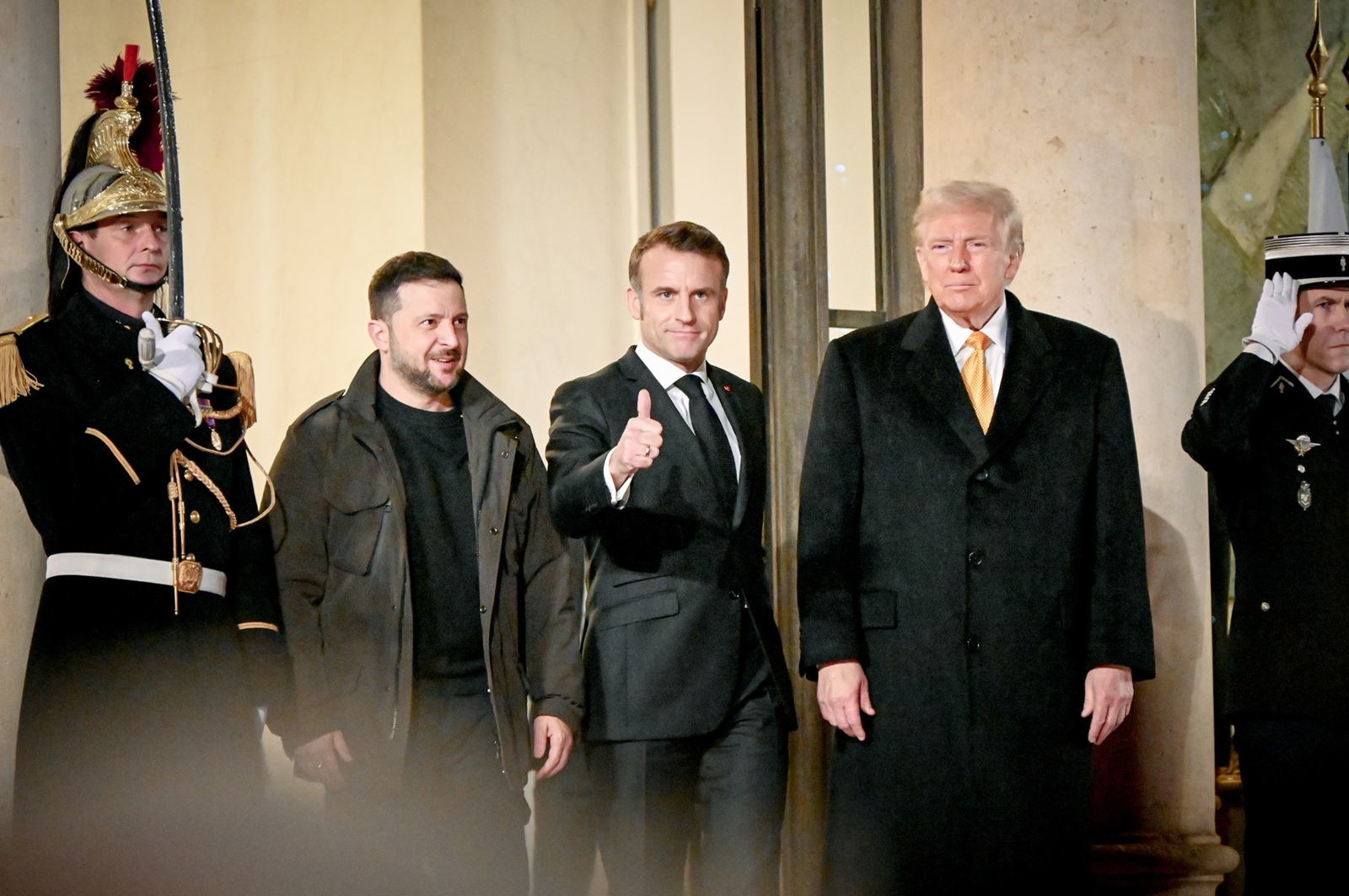 En marge de la réouverture de la cathédrale Notre Dame de Paris, Emmanuel Macro reçoit Donald Trump et Volodymyr Zelenky pour des entretiens bilatéraux. December 7, 2024, Paris, France: Ukrainian President Volodymyr Zelenskyy, right, poses with French President Emmanuel Macron, center, and U.S president-elect Donald Trump, left, before a trilateral meeting at the Elysee Palace, December 7, 2024 in Paris, France.



312116 2024-12-07  Paris France,Image: 944322400, License: Rights-managed, Restrictions: , Model Release: no, Credit line: Barbara Neyman / Starface / Profimedia