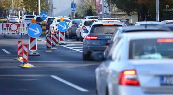 16.11.2024., Zagreb- Velike prometne guzve zbog radova u podvoznjaku koji povezuje Slavonsku i Zagrebacku aveniju, ispod Savske ceste. Podvoznjak je zatvoren za sav promet  zbog izvodjenja dodatnih  radova na rekonstrukciji javne rasvjete. Photo: Emica Elvedji/PIXSELL