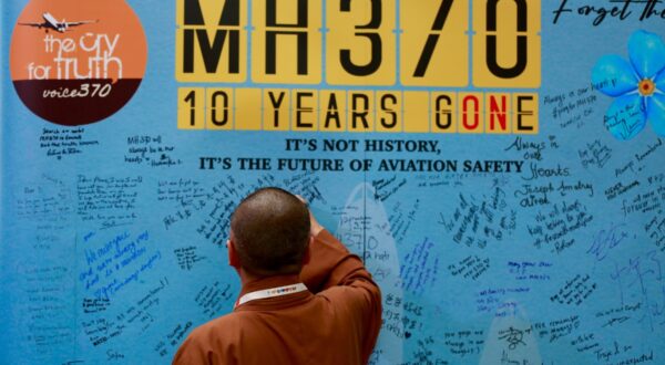 March 3, 2024, Petaling Jaya, Selangor, Malaysia: Visitors are writing messages at the Day of Remembrance for MH370 in Petaling Jaya, Malaysia, on March 3, 2024. Today marks the 10th anniversary of the disappearance of Flight MH370, a Boeing 777 aircraft with 239 people on board, which vanished from radar screens on March 8, 2014, while flying from Kuala Lumpur to Beijing.,Image: 853278388, License: Rights-managed, Restrictions: * France Rights OUT *, Model Release: no, Credit line: Supian Ahmad / Zuma Press / Profimedia