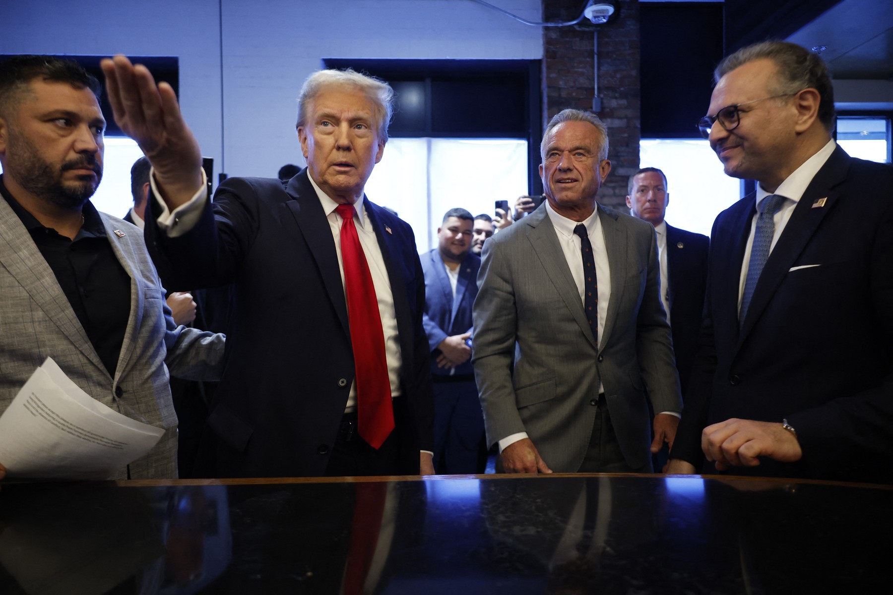 DEARBORN, MICHIGAN - NOVEMBER 01: Republican presidential nominee, former President Donald Trump visits The Great Commoner cafe with Robert F. Kennedy Jr (center R) November 01, 2024 in Dearborn, Michigan. With five days until the election, Trump is campaigning on Friday in the battleground states of Michigan and Wisconsin. on November 01, 2024 in Dearborn, Michigan.   Chip Somodevilla,Image: 929168828, License: Rights-managed, Restrictions: , Model Release: no, Credit line: CHIP SOMODEVILLA / Getty images / Profimedia