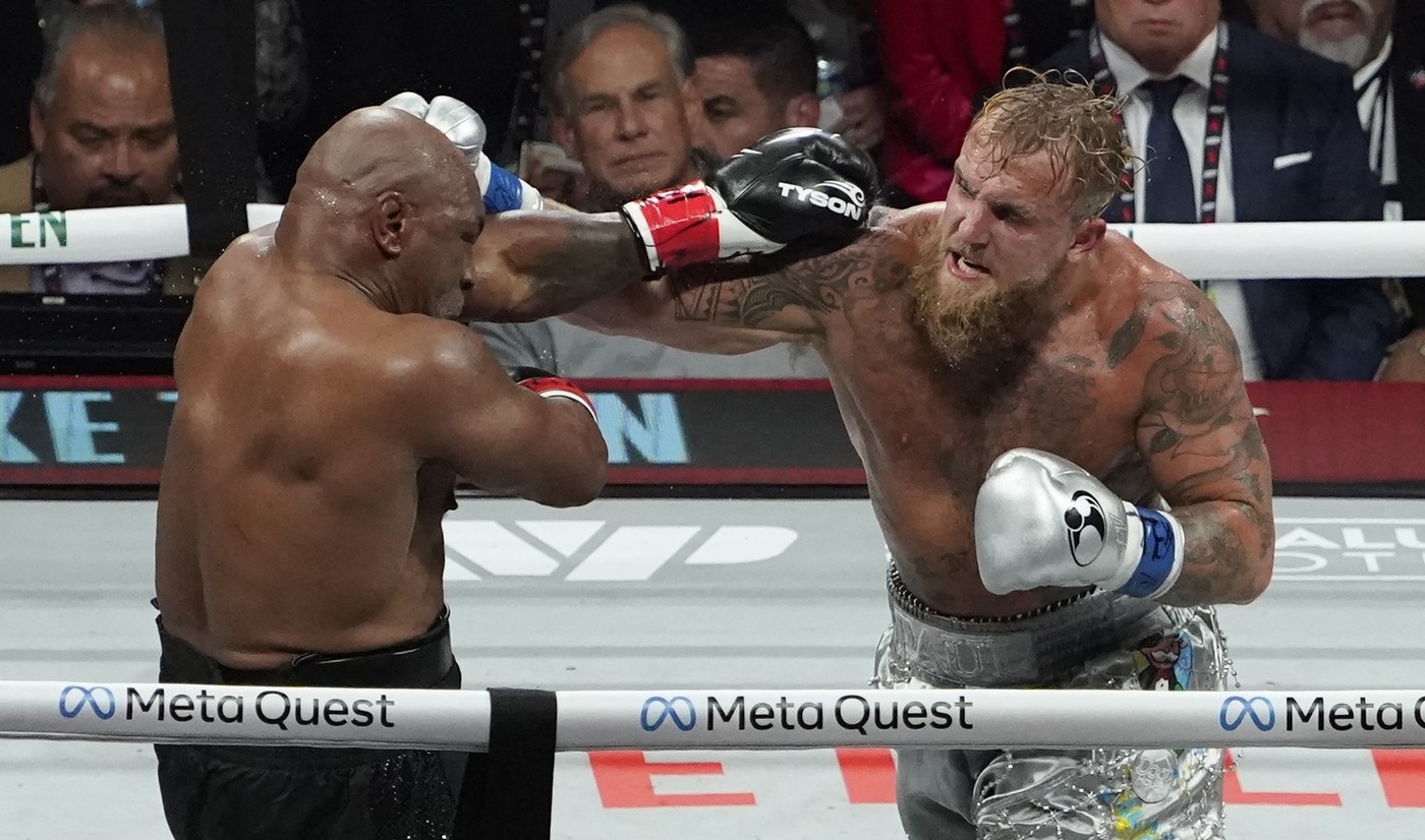 US retired pro-boxer Mike Tyson (L) and US YouTuber/boxer Jake Paul (R) fight during the heavyweight boxing bout at The Pavilion at AT&T Stadium in Arlington, Texas, November 15, 2024.,Image: 935050731, License: Rights-managed, Restrictions: , Model Release: no, Credit line: TIMOTHY A. CLARY / AFP / Profimedia