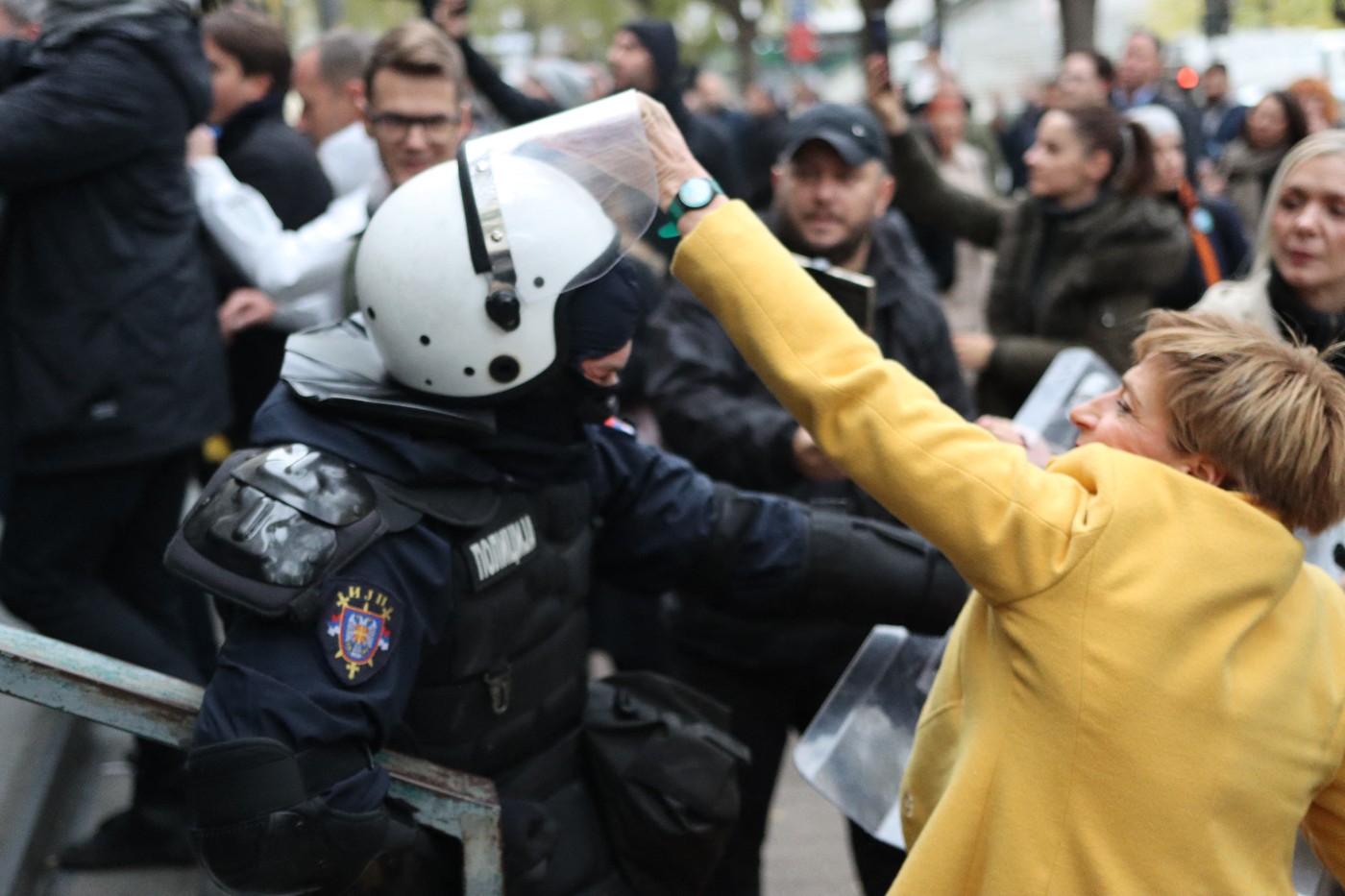 Sukob policije i prosvjednika u Novom Sadu