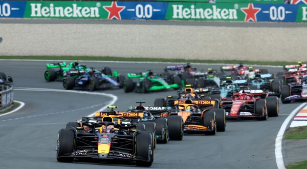 Start, #1 Max Verstappen (NLD, Oracle Red Bull Racing), #4 Lando Norris (GBR, McLaren Formula 1 Team), F1 Grand Prix of the Netherlands at Circuit Zandvoort on August 25, 2024 in Zandvoort, Netherlands. (Photo by ACTIVE PICTURES),Image: 940536807, License: Rights-managed, Restrictions: , Model Release: no, Credit line: ACTIVE PICTURES / profimedia.com / Profimedia