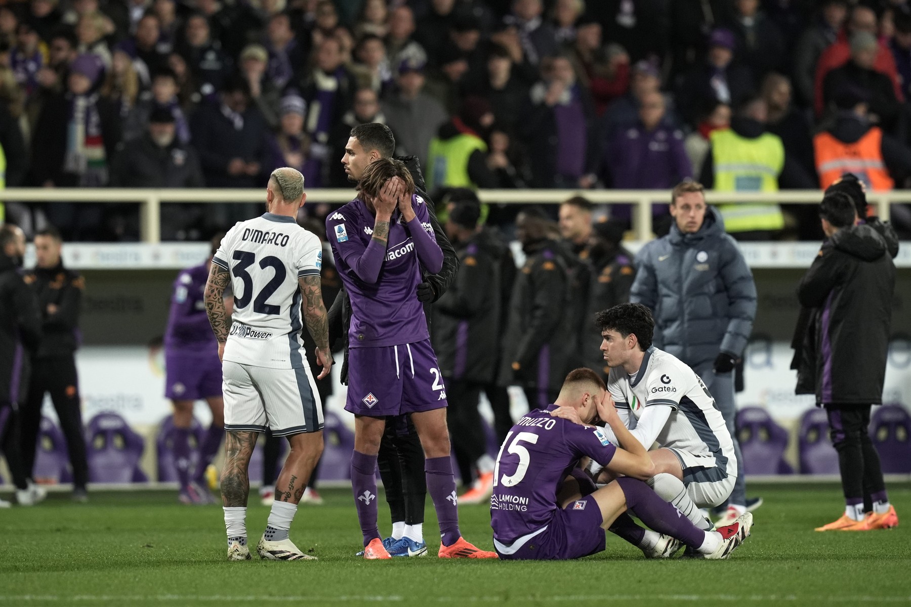 Fiorentina’s Edoardo Bove injured and the desperation of Fiorentina’s Andrea Colpani, Fiorentina’s Pietro Commuzzo and Inter Milan’s Alessandro Bastoni during the Serie A Enilive 2024/2025 match between Fiorentina and Inter - Serie A Enilive at Artemio Franchi Stadium - Sport, Soccer - Florence, Italy - Sunday December 1, 2024 (),Image: 941640407, License: Rights-managed, Restrictions: , Model Release: no, Credit line: Massimo Paolone / LaPresse / Profimedia