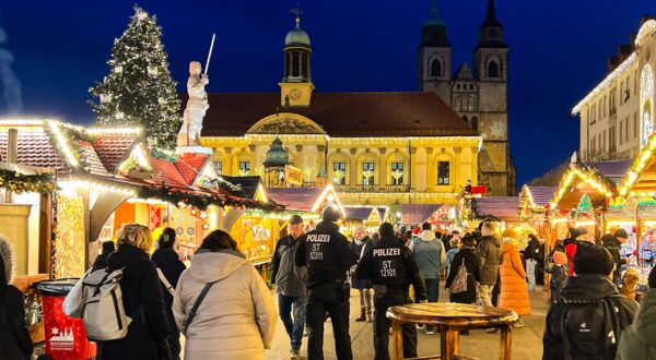 Polizei auf dem Weihnachtsmarkt 2024 in Magdeburg Sachsen Anhalt *** Police at the 2024 Christmas market in Magdeburg Saxony-Anhalt,Image: 943633524, License: Rights-managed, Restrictions: imago is entitled to issue a simple usage license at the time of provision. Personality and trademark rights as well as copyright laws regarding art-works shown must be observed. Commercial use at your own risk., Model Release: no, Credit line: Christian Schroedter / imago stock&people / Profimedia