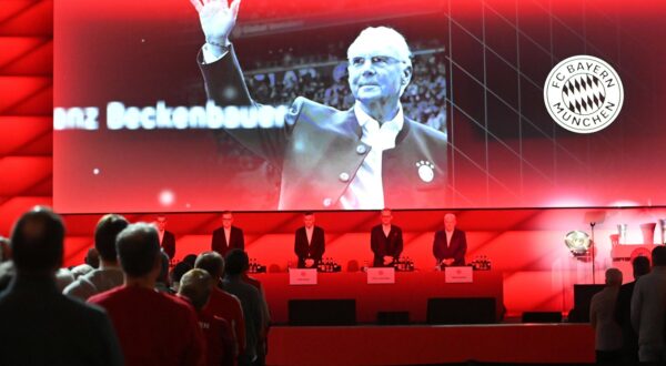 Gedenken an den verstorbenen Franz Beckenbauer. Jahreshauptversammlung 2024 des FC Bayern Muenchen e.V. am 08.12.2024 Rudi Sedlmayer Halle. *** In memory of the late Franz Beckenbauer Annual General Meeting 2024 of FC Bayern Muenchen e V on 08 12 2024 Rudi Sedlmayer Halle,Image: 944364491, License: Rights-managed, Restrictions: , Model Release: no, Credit line: Frank Hoermann/SVEN SIMON / imago sportfotodienst / Profimedia