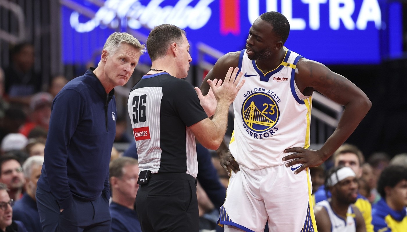 Dec 11, 2024; Houston, Texas, USA; Golden State Warriors head coach Steve Kerr looks on as forward Draymond Green (23) talks with an official during the first half against the Houston Rockets at Toyota Center.,Image: 945772015, License: Rights-managed, Restrictions: *** Worldwide Rights Except Baltics, China, Denmark, Finland, Germany, Hong Kong, Japan, Macau, Norway, Poland, South Korea, Sweden, and Taiwan *** No sales outside your territory. No 3rd parties. No redistribution ***, Model Release: no, Credit line: Imagn Images / ddp USA / Profimedia