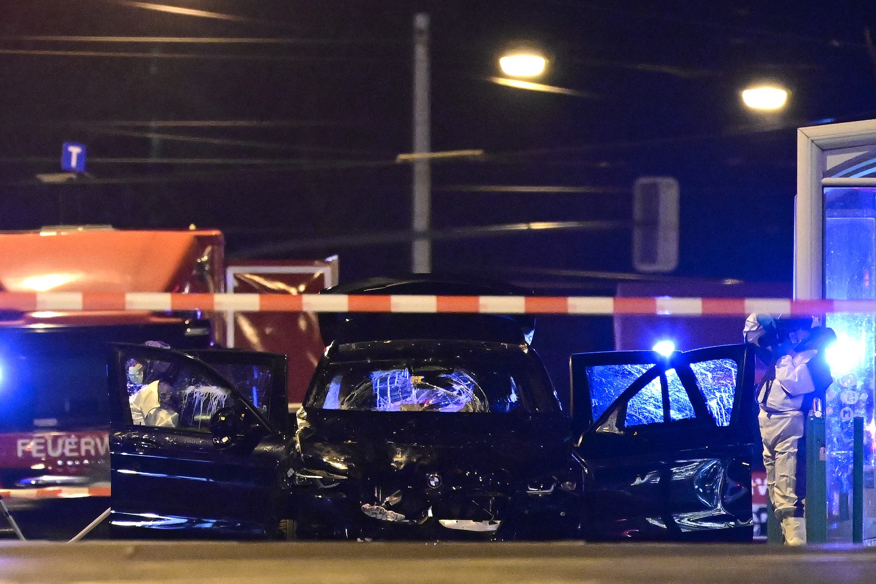 Forensics police inspect the car that rammed into a crowd at a Christmas market in Magdeburg, eastern Germany, on December 21, 2024.   German police arrested a Saudi Arabian man after a deadly car-ramming attack on a Christmas market December 20, 2024 in which an SUV barrelled through a crowd of revellers at high speed, leaving a trail of bloody carnage. At least two people were killed, one of them a young child, and 68 injured, said authorities in the city of Magdeburg, located about 130 kilometres (80 miles) southwest of Berlin. Families were crowded at the market set up around a large Christmas tree in the centre of Magdeburg when a BMW barrelled towards them around 7 pm (1800 GMT).,Image: 948948881, License: Rights-managed, Restrictions: , Model Release: no, Credit line: John MACDOUGALL / AFP / Profimedia