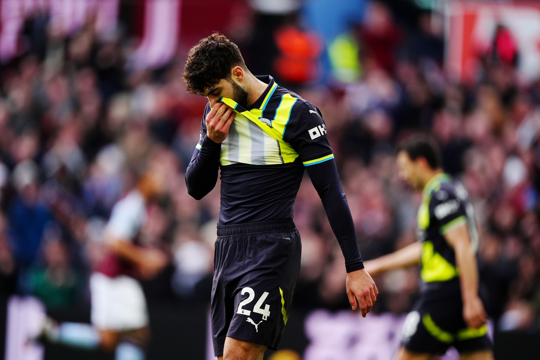 Manchester City's Josko Gvardiol reacts after Aston Villa's Jhon Duran scores the opening goal during the Premier League match at Villa Park, Birmingham. Picture date: Saturday December 21, 2024.,Image: 949055550, License: Rights-managed, Restrictions: EDITORIAL USE ONLY No use with unauthorised audio, video, data, fixture lists, club/league logos or "live" services. Online in-match use limited to 120 images, no video emulation. No use in betting, games or single club/league/player publications., Model Release: no, Credit line: Mike Egerton / PA Images / Profimedia