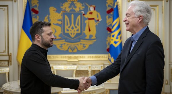 In this handout photograph taken and released by the Ukrainian Presidential Press Service on December 21, 2024, Ukraine's President Volodymyr Zelensky (L) shakes hands with CIA Director Bill Burns (R) during their meeting in Kyiv.,Image: 949097545, License: Rights-managed, Restrictions: RESTRICTED TO EDITORIAL USE - MANDATORY CREDIT "AFP PHOTO / UKRAINIAN PRESIDENTIAL PRESS SERVICE" - NO MARKETING NO ADVERTISING CAMPAIGNS - DISTRIBUTED AS A SERVICE TO CLIENTS, ***
HANDOUT image or SOCIAL MEDIA IMAGE or FILMSTILL for EDITORIAL USE ONLY! * Please note: Fees charged by Profimedia are for the Profimedia's services only, and do not, nor are they intended to, convey to the user any ownership of Copyright or License in the material. Profimedia does not claim any ownership including but not limited to Copyright or License in the attached material. By publishing this material you (the user) expressly agree to indemnify and to hold Profimedia and its directors, shareholders and employees harmless from any loss, claims, damages, demands, expenses (including legal fees), or any causes of action or allegation against Profimedia arising out of or connected in any way with publication of the material. Profimedia does not claim any copyright or license in the attached materials. Any downloading fees charged by Profimedia are for Profimedia's services only. * Handling Fee Only 
***, Model Release: no, Credit line: Handout / AFP / Profimedia