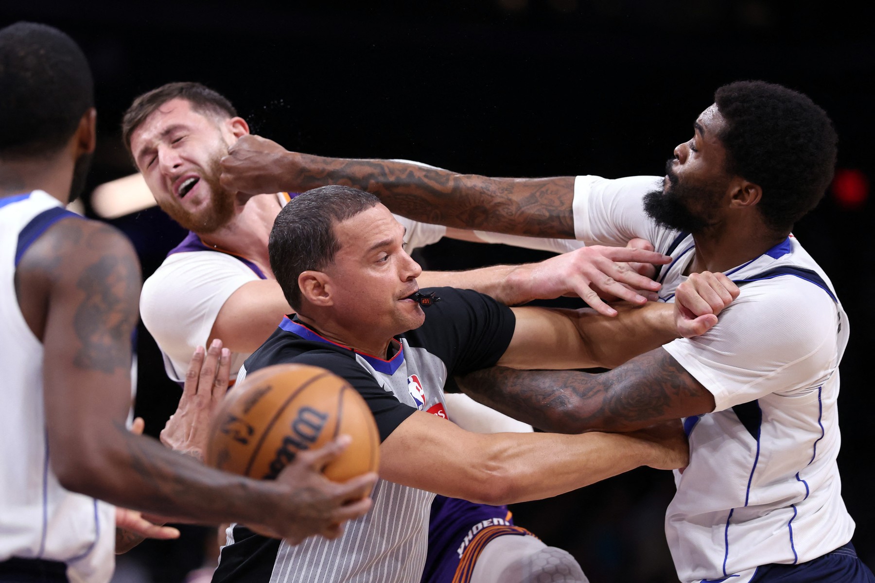 PHOENIX, ARIZONA - DECEMBER 27: Naji Marshall #13 of the Dallas Mavericks punches Jusuf Nurkic #20 of the Phoenix Suns during the second half at Footprint Center on December 27, 2024 in Phoenix, Arizona.,Image: 950508339, License: Rights-managed, Restrictions: , Model Release: no, Credit line: Chris Coduto / Getty images / Profimedia