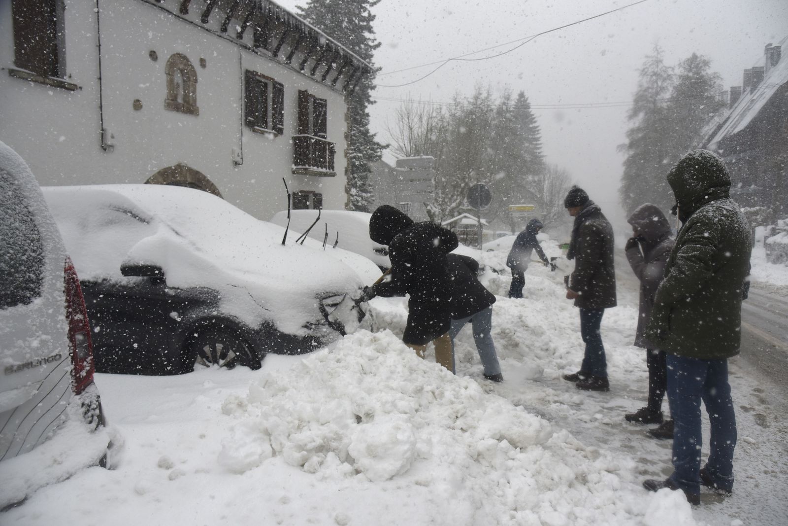 epa11764613 People walk during a snowfall in Canfranc, Huesca, Spain, 08 December 2024.  EPA/JAVIER BLASCO