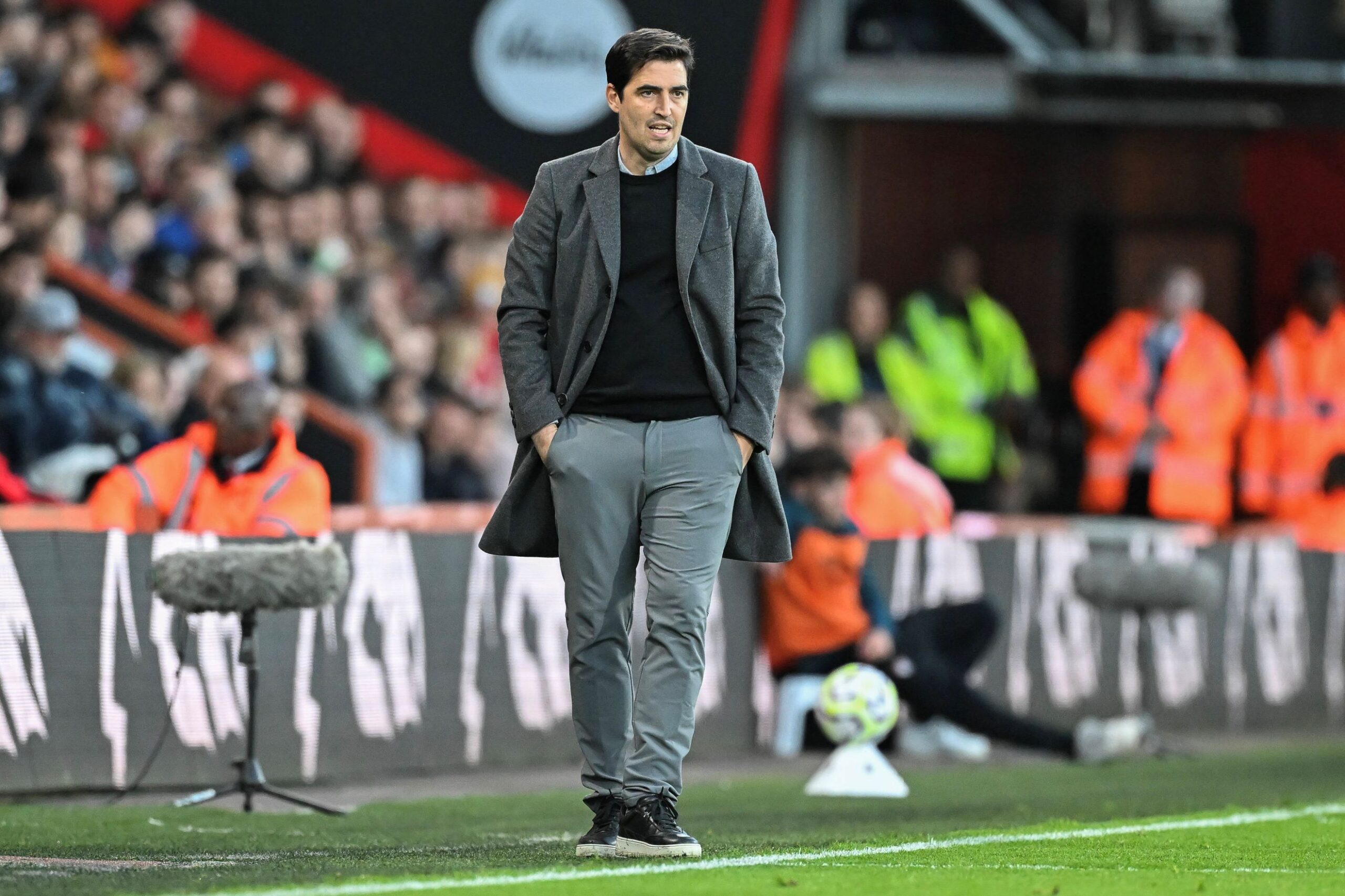 Bournemouth v Arsenal Premier League Bournemouth Manager Andoni Iraola during the Premier League match at the Vitality Stadium, Bournemouth UK Newspapers OUT Copyright: xJeremyxLandeyx FIL-20794-0093