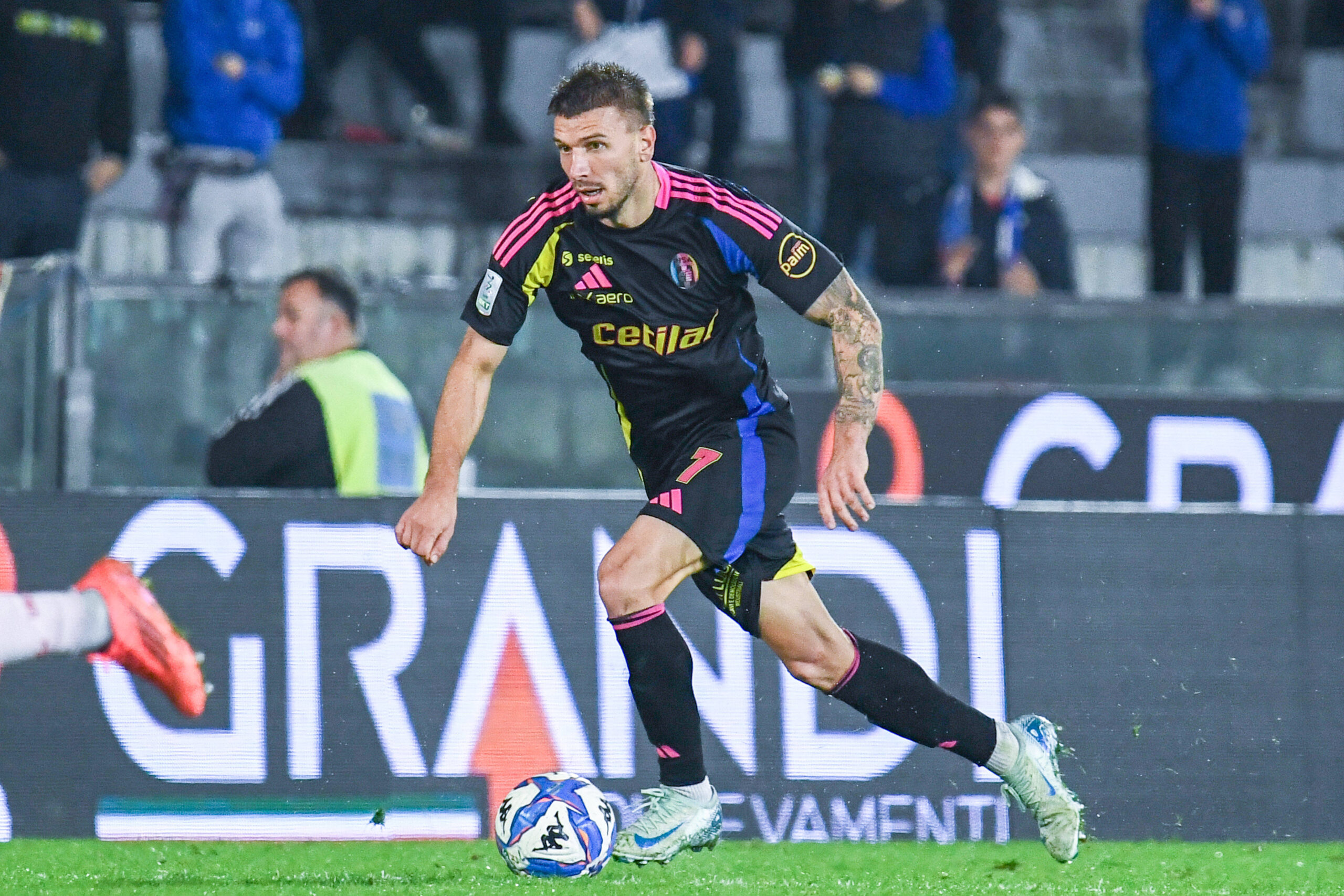 Jan Mlakar Pisa during AC Pisa vs US Catanzaro, Italian soccer Serie B match in Pisa, Italy, October 30 2024 PUBLICATIONxNOTxINxITA Copyright: xFabioxFagiolini/IPAxSportx/xipa-x/xx IPA_51147122 IPA_Agency_IPA51147122