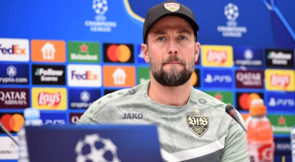 CRVENA ZVEZDA vs STUTTGART SEBASTIAN HOENES Stuttgart football coach at the press conference, PK, Pressekonferenz before the UEFA Champions League match against Crvena zvezda at the Rajko Mitic stadium, Belgrade 26.11.2024. Nebojsa Parausic MN press Photo Football, Champions League, Red Star, Stuttgart Belgrade Stadion Rajko Mitic Serbia Copyright: xNebojsaxParausicx xMNxPressx