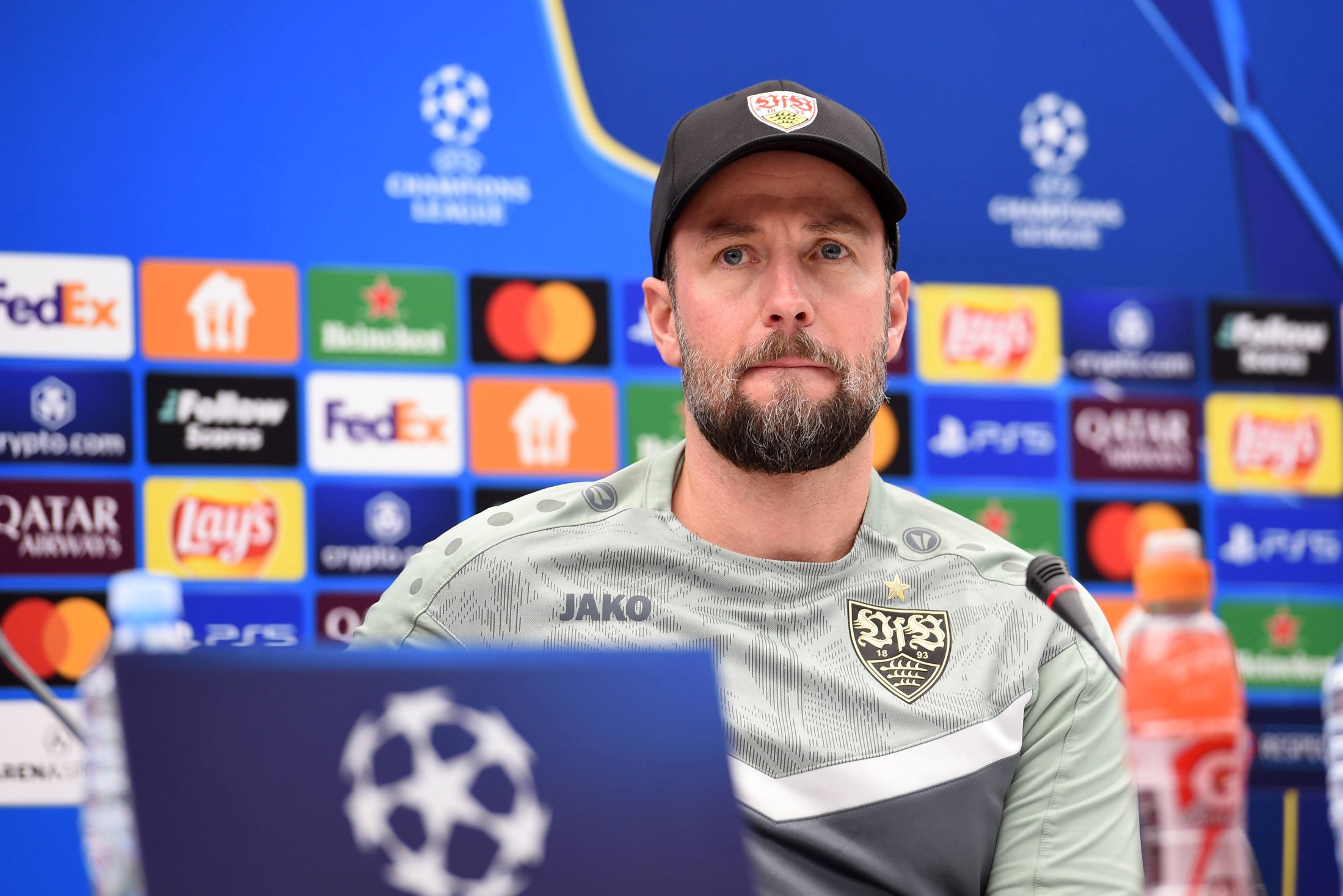 CRVENA ZVEZDA vs STUTTGART SEBASTIAN HOENES Stuttgart football coach at the press conference, PK, Pressekonferenz before the UEFA Champions League match against Crvena zvezda at the Rajko Mitic stadium, Belgrade 26.11.2024. Nebojsa Parausic MN press Photo Football, Champions League, Red Star, Stuttgart Belgrade Stadion Rajko Mitic Serbia Copyright: xNebojsaxParausicx xMNxPressx