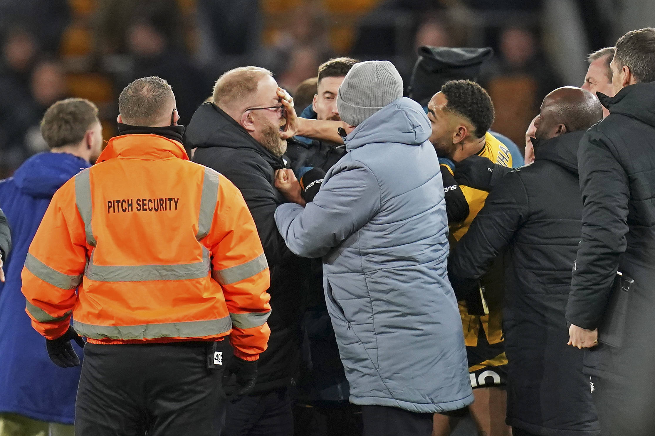 Wolverhampton Wanderers FC v Ipswich Town FC Wolverhampton Wanderers forward Matheus Cunha 10 appears to push a member of Ipswichs backroom staff after the Wolverhampton Wanderers FC v Ipswich Town FC English Premier League match at Molineux Stadium, Wolverhampton, England, United Kingdom on 14 December 2024 Editorial use only. All images are copyright Every Second Media Limited. No images may be reproduced without prior permission. All rights reserved. Premier League and Football League images are subject to licensing agreements with Football DataCo Limited. see https://www.football-dataco.com Copyright: xIMAGO/EveryxSecondxMediax ESM-1256-0095