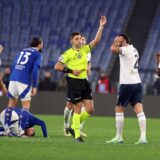 Rome, Italy 10.01.2025 : referee Paride Tremolada extract red card for Loum Tchaouna of Lazio during Italian football championship Serie A Enilive 2024-2025 match SS Lazio vs Como 1907 at Stadio Olimpico in Rome. Copyright: xMarcoxIacobucci IPAxSportx xipa-agency.netx IPA_52906252 IPA_Agency_IPA52906252