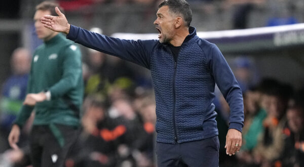 Porto's head coach Sergio Conceicao reacts during the UEFA Champions League Group H soccer match between Shakhtar Donetsk and FC Porto in Hamburg, Germany, Tuesday, Sept. 19, 2023. (AP Photo/Martin Meissner)