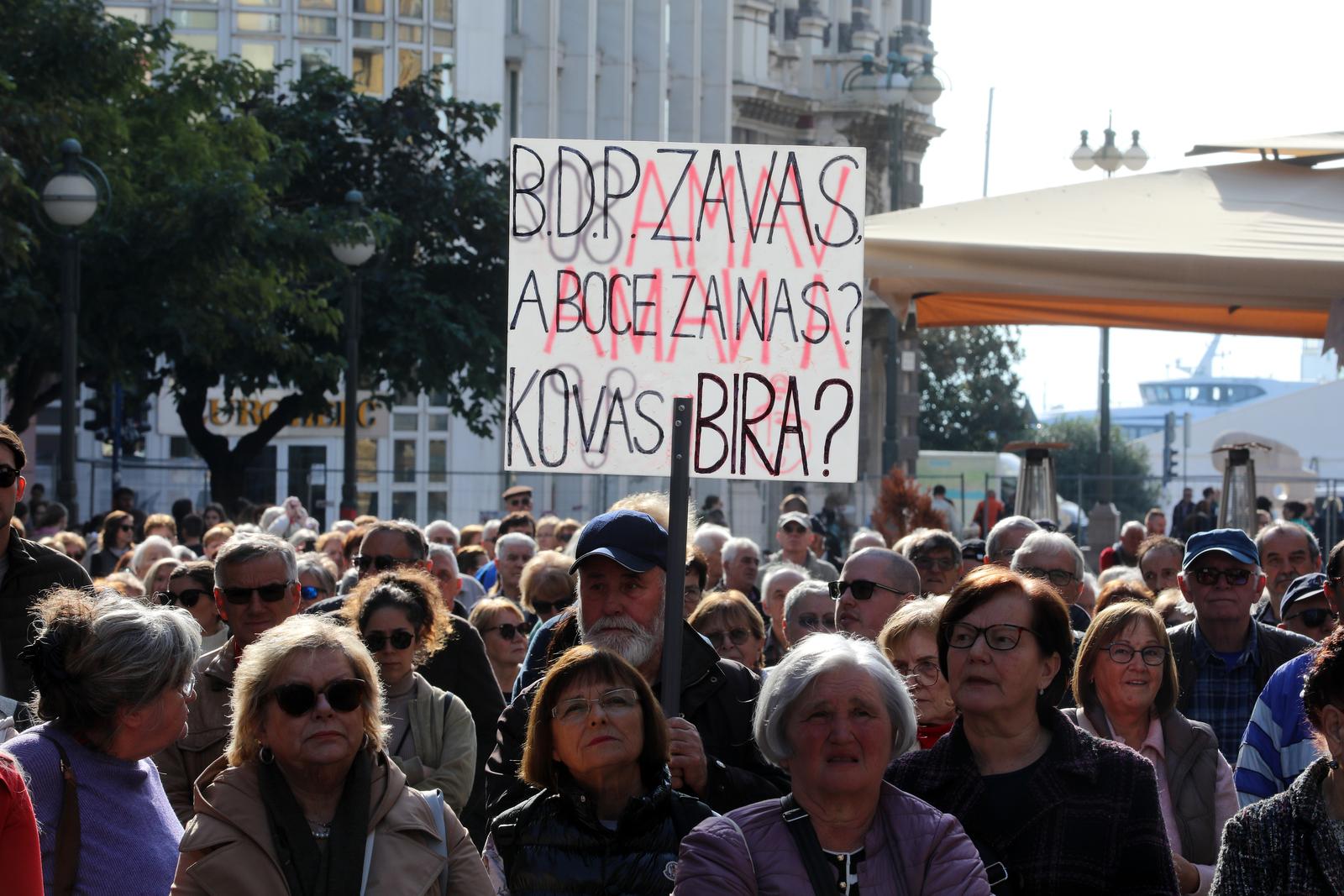 09.11.2024., Rijeka - Prosvjed protiv siromastva na trgu 128 brigade HV. Govorili su Ivo Jelusic i Milivoj Spika. Photo: Goran Kovacic/PIXSELL