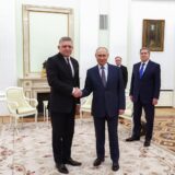 epa11790244 Russian President Vladimir Putin (C) shakes hands with Slovak Prime Minister Robert Fico (L) during their meeting at the Kremlin in Moscow, Russia, 22 December 2024. Fico is on a working visit to Moscow.  EPA/ARTYOM GEODAKYAN/SPUTNIK/KREMLIN / POOL