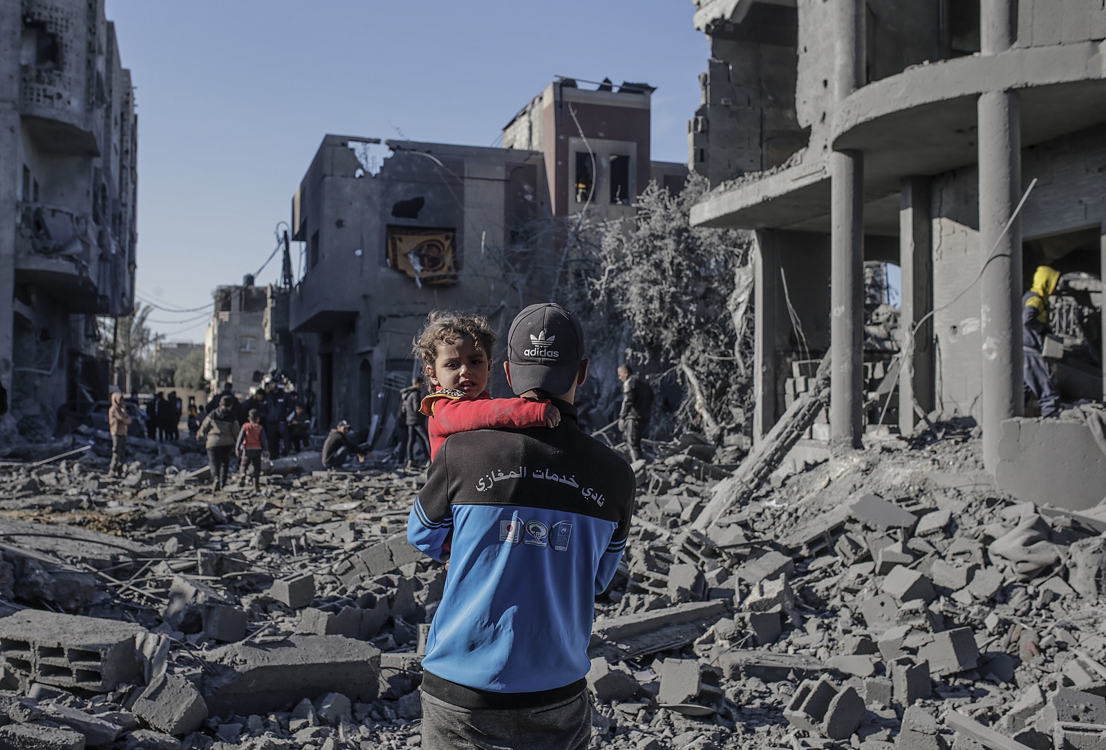 epa11803411 A Palestinian father carries his daughter next to the destroyed house of the Abu Libda family following an Israeli air strike in Al Maghazi refugee camp, central Gaza Strip, 03 January 2025. According to reports from the Ministry of Health in Gaza at least nine members of the Abu Libda family were killed following an Israeli air strike in the refugee camp. More than 45,500 Palestinians and over 1,400 Israelis have been killed, according to the Palestinian Health Ministry and the Israeli Army, since Hamas militants launched an attack against Israel from the Gaza Strip on 07 October 2023 and the Israeli operations in Gaza and the West Bank that followed it.  EPA/MOHAMMED SABER