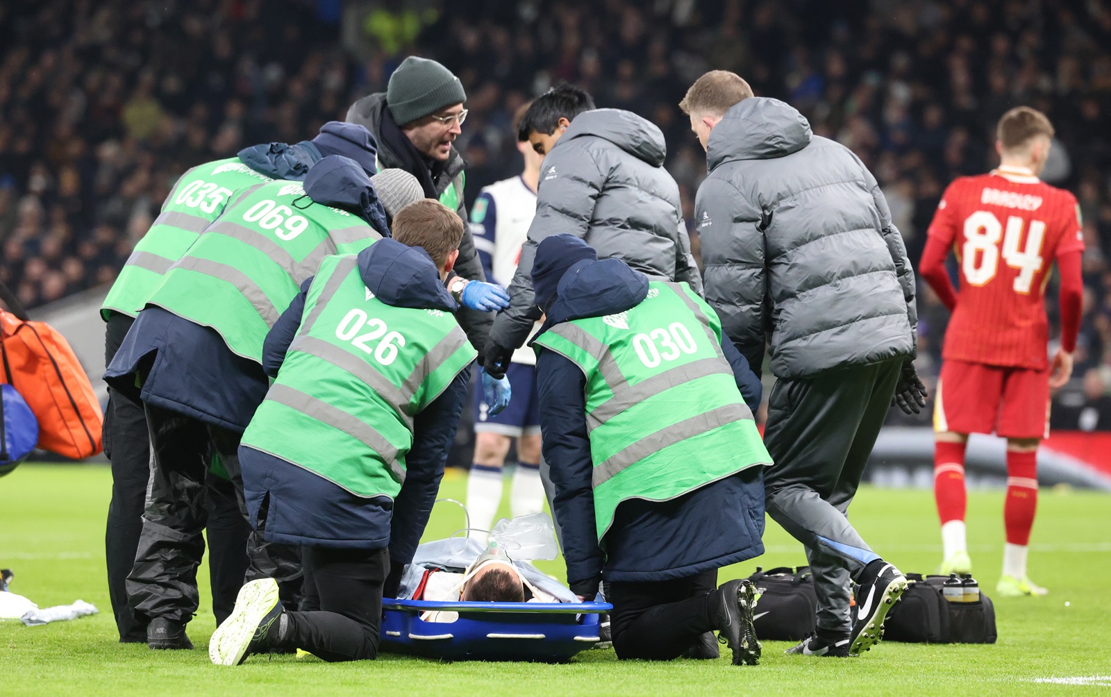 epa11813656 Rodrigo Bentancur of Tottenham is carried off the pitch on a stretcher during the EFL Cup semi-finals match between Tottenham Hotspur and Liverpool FC, in London, Britain, 08 January 2025.  EPA/NEIL HALL