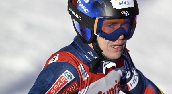 epa11820059 Filip Zubcic of Croatia reacts in the finish area during the second run of the men's Giant Slalom race at the FIS Alpine Skiing World Cup stop in Adelboden, Switzerland, 12 January 2025.  EPA/ANTHONY ANEX