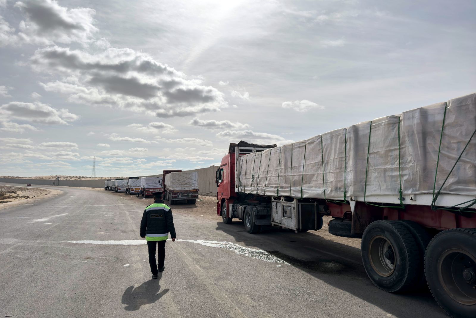 epa11835750 Trucks carrying humanitarian aid bound for the Gaza Strip wait near Al-Arish to go to Rafah border crossing between the Gaza Strip and Egypt, 19 January 2024, before a ceasefire in Gaza is set to come into effect. Israel and Hamas agreed on a hostage release deal and a Gaza ceasefire to be implemented on 19 January 2025. More than 46,000 Palestinians have been killed in the Gaza Strip, according to the Palestinian Ministry of Health, since Israel launched a military campaign in the strip in response to a cross-border attack led by the Palestinian militant group Hamas on 07 October 2023, in which about 1,200 Israelis were killed and more than 250 taken hostage.  EPA/MOHAMED HOSSAM