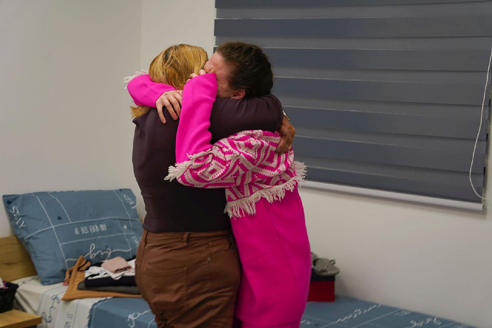 epa11837302 A handout photo made available by the Israeli army spokespersons shows the released hostage Doron Steinbrecher (L) embracing her mother Simone (R) at a reception point near Kibbutz Reim, southern Israel, 19 January 2025. Israel and Hamas agreed on a hostage release deal and a Gaza ceasefire to be implemented on 19 January 2025.  EPA/IDF SPOKESPERSON HANDOUT HANDOUT EDITORIAL USE ONLY/NO SALESHANDOUT EDITORIAL USE ONLY/NO SALES