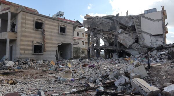 epa11838435 Destruction in Bint Jbeil after Lebanese authorities permitted the return of citizens who fled the city during the hostilities between Israel and Hezbollah, Bint Jbeil, southern Lebanon, 20 January 2025. A committee overseeing the ceasefire between Israel and Hezbollah declared Bint Jbeil and the town of Ainatha as 'safe areas' after the Lebanese army completed its deployment and allowed residents to return to their home villages.  EPA/STR