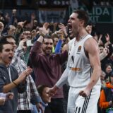 epa11848629 Real Madrid's Mario Hezonja celebrates winning the Euroleague basketball match between Real Madrid and Baskonia, in Madrid, Spain 23 January 2025.  EPA/JUANJO MARTIN