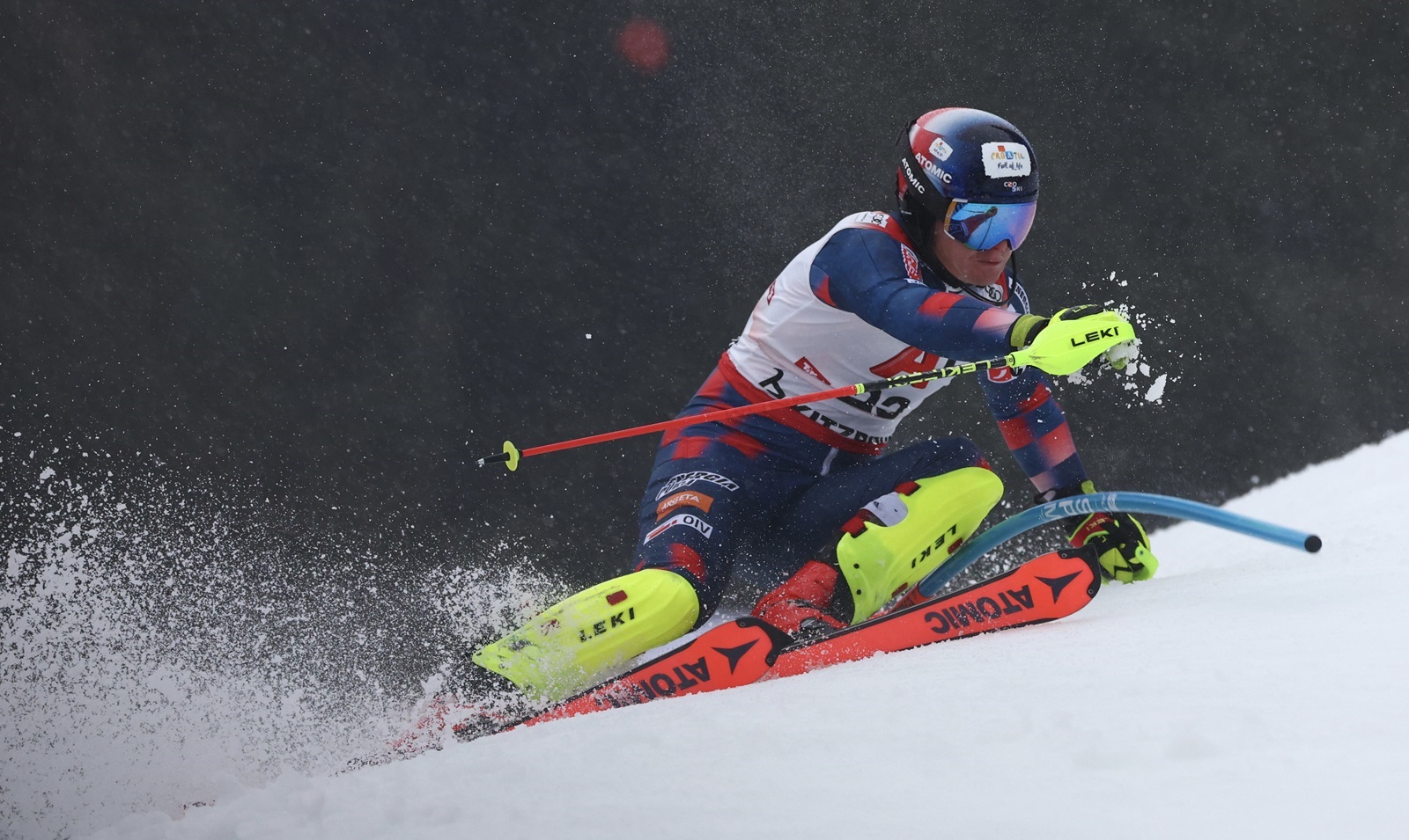 epa11854000 Filip Zubcic of Croatia in action during the first round of the Men's Slalom race at the FIS Alpine Skiing World Cup in Kitzbuehel, Austria, 26 January 2025.  EPA/ANNA SZILAGYI