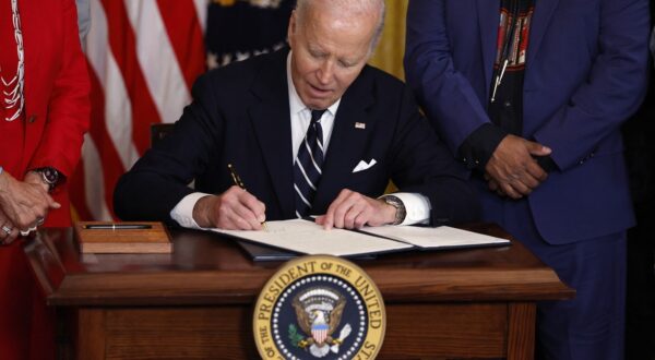 WASHINGTON, DC - JANUARY 14: U.S. President Joe Biden signs proclamations creating the Chuckwalla National Monument and the Sáttítla Highlands National Monument in the East Room at the White House an on January 14, 2025 in Washington, DC. The designations will protect more than 848,000 acres of land in California, adding to Biden's legacy of setting aside more than 674 million acres of federal land.   Kevin Dietsch,Image: 953642491, License: Rights-managed, Restrictions: , Model Release: no, Credit line: Kevin Dietsch / Getty images / Profimedia