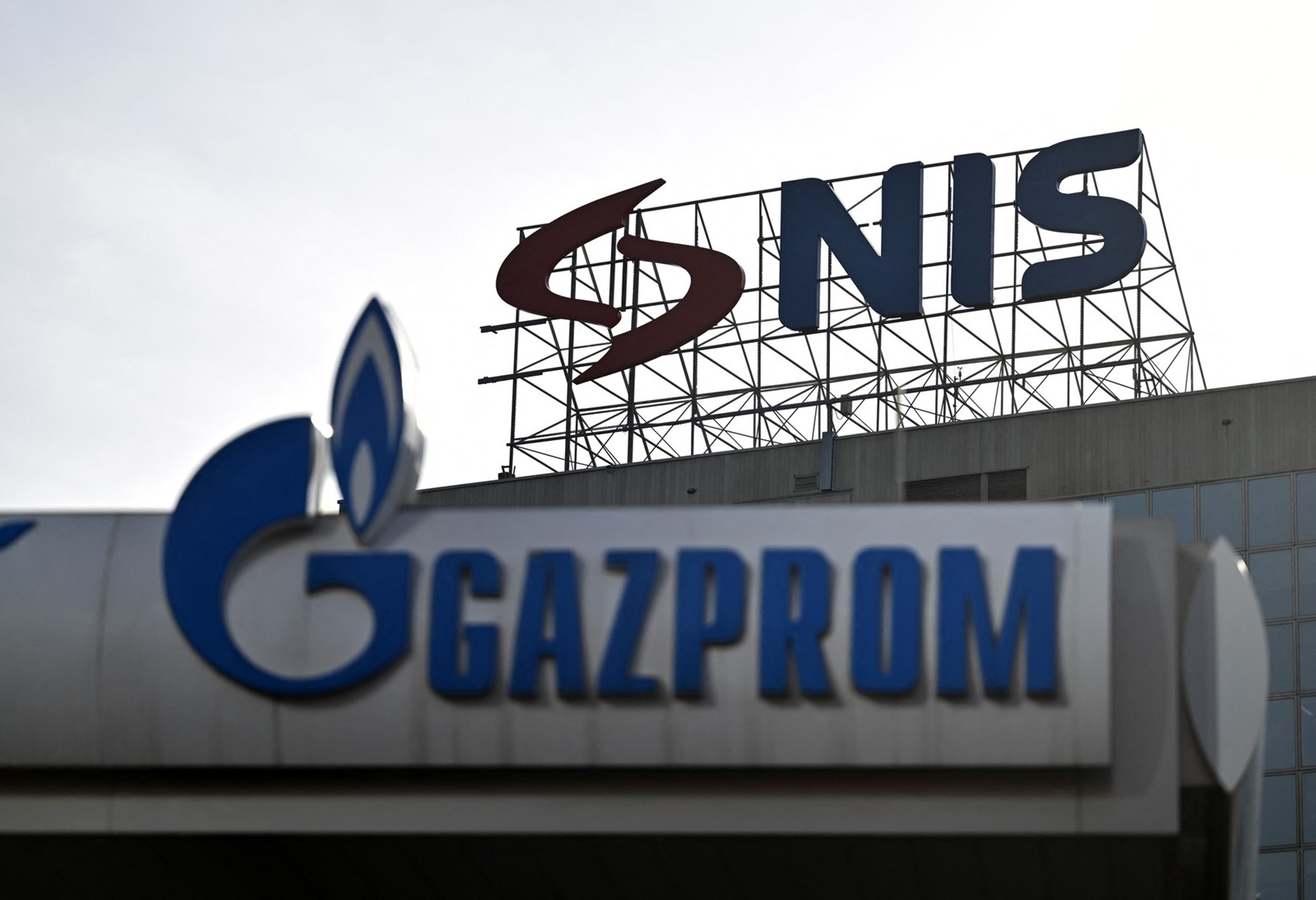 This photograph shows a sign for Naftna Industrija Srbije AD (NIS), and the company's owner OAO Gazprom Neft outside the headquarters in Belgrade, on January 8, 2025. Serbian President Aleksandar Vucic claimed that the United States and the United Kingdom were preparing to impose sanctions on the NIS oil group, Serbia's only gas supplier, of which more than 50% are owned by Russia's Gazprom Neft and Gazprom. The sanctions are expected between January 10 and 13.,Image: 952578569, License: Rights-managed, Restrictions: , Model Release: no, Credit line: OLIVER BUNIC / AFP / Profimedia