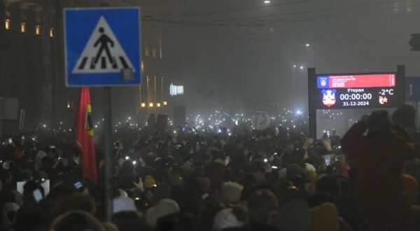 31, December, 2024, Nis - Joint New Year's Eve of students and citizens under the main slogan "There's no new year, you still owe us for the old one" - a walk from Pioneer Park to Student Square and fifteen minutes of silence on Student Square. Photo: R.Z./ATAImages

31, decembar, 2024, Beograd - Zajednicki docek Nove godine studenata i gradjana pod glavnom parolom "Nema Nove, za staru ste nam jos duzni" - setnja od Pionirskog parka do Studentskog trga i petnaestominuta tisina na Studentskom trgu. Photo: R.Z./ATAImages Photo: R.Z./ATAImages/PIXSELL