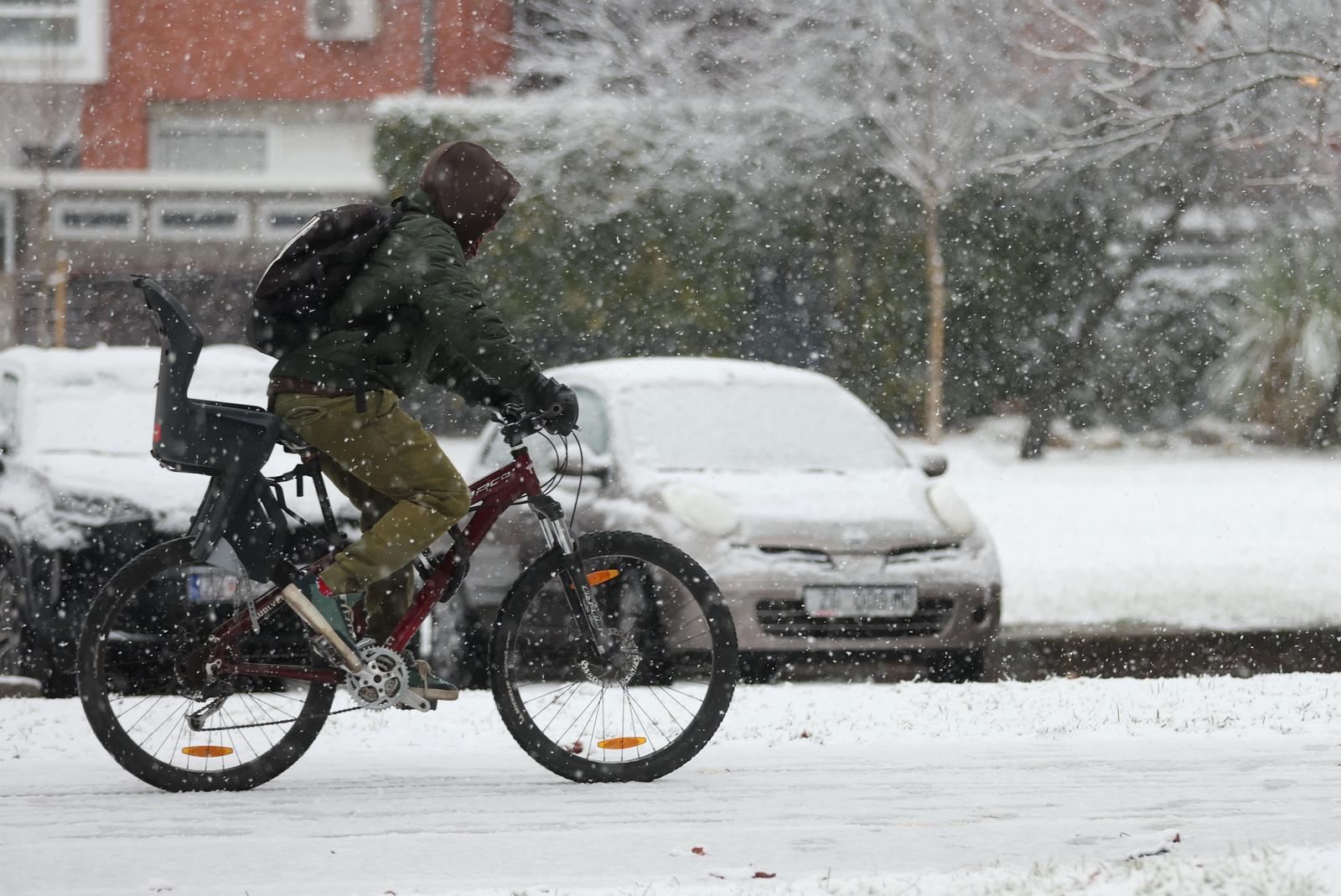 03.01.2024., Zagreb - Gust snijeg pada diljem zemlje,  a snjezni pokrivac prekrio je Zagreb.    Photo: Igor Kralj/PIXSELL