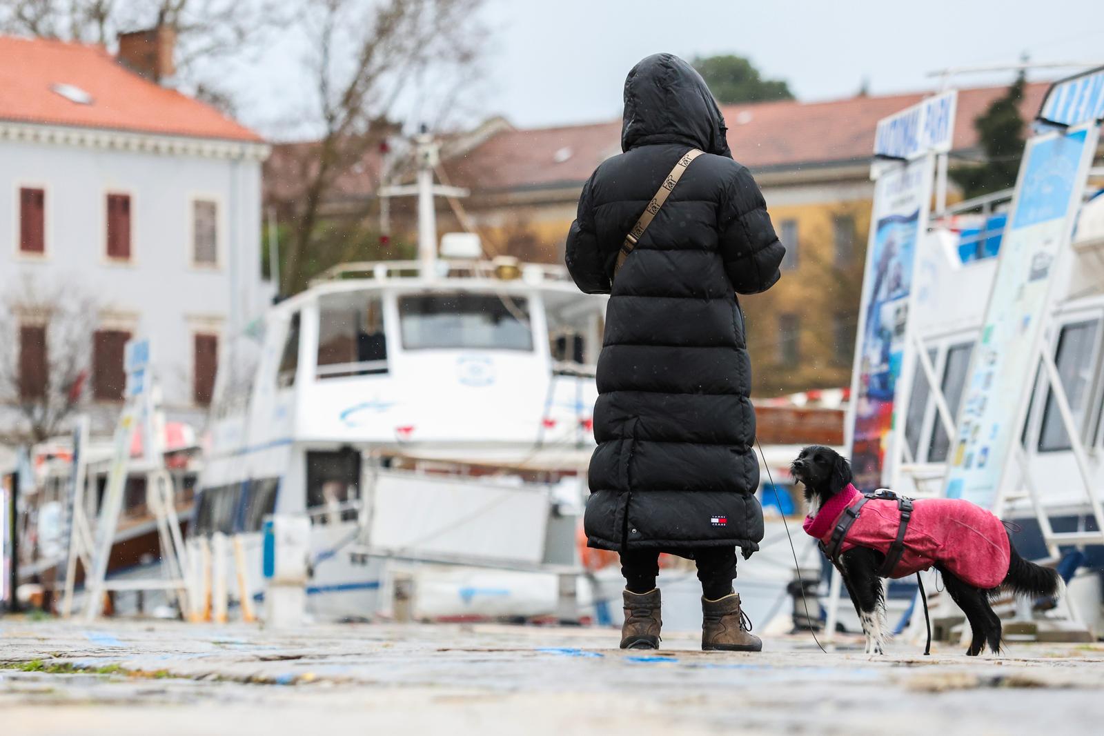 03.01.2025., Pula - Danasnji dan u Puli prosao je uz kisu, oblake te na posljetku hladnu buru tako da sau ulice bile prazne . Photo: Srecko Niketic/PIXSELL