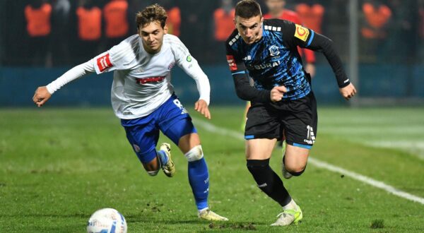 03.11.2024., stadion Varteks, Varazdin - SuperSport HNL, 12. kolo, NK Varazdin - HNK Hajduk. Niko Sigur, Michele Sego Photo: Vjeran Zganec Rogulja/PIXSELL