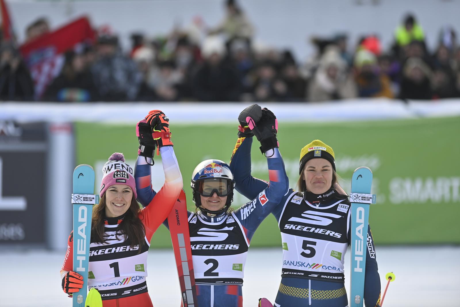 05.01.2025., Kranjska Gora, Slovenija - Druga voznja zenskog slaloma FIS Svjetskog skijaskog kupa. Wendy Holdener (drugo mjesto), Zrinka Ljutic (prvo mjesto), Anna Swenn Larsson (trece mjesto) Photo: Igor Soban/PIXSELL