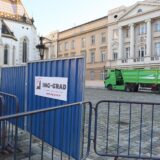 05.11.2024., Zagreb - Na Trgu svetog Marka oko zgrade Sabora postavljene su ograde i time pocinju radovi na obnovi. Vec prije je zabranjen prolaz vozilima preko trga, a za pjesake je ostavljne koridor od Kamenitih vrata istocnom stranom trga.  Photo: Patrik Macek/PIXSELL